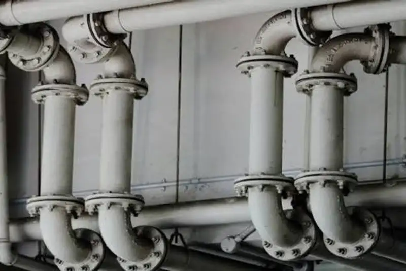 Instalasi Plumbing Kamar Mandi Lantai 2 Pipa, Drainase, dan Ventilasi